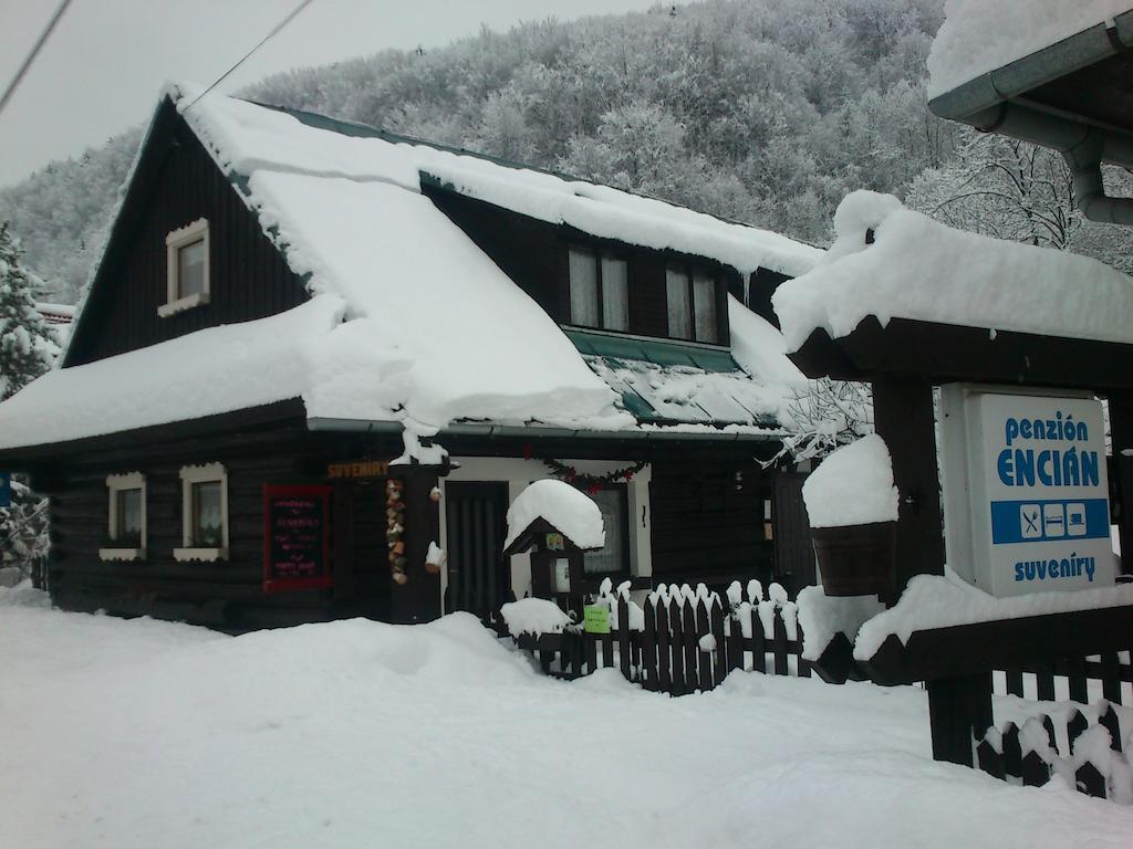 Penzion Encian มีโต ป็อด จุมเบียรอม ภายนอก รูปภาพ