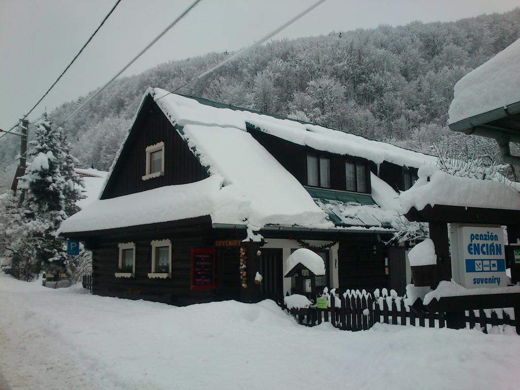 Penzion Encian มีโต ป็อด จุมเบียรอม ภายนอก รูปภาพ
